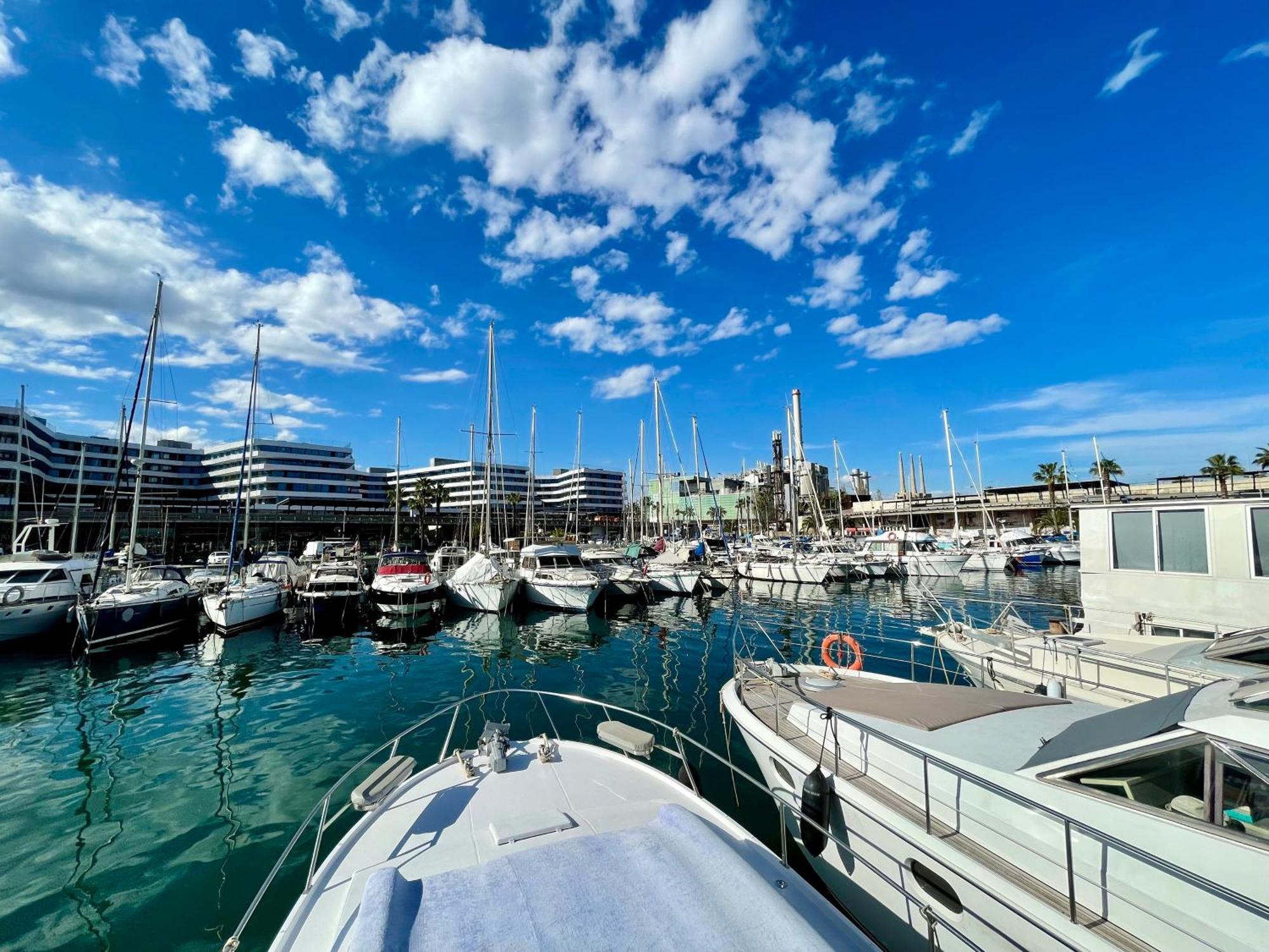 Barco Amplio Con 2 Camarotes / Comfy Boat With 2 Bedrooms - Barcelona Luaran gambar