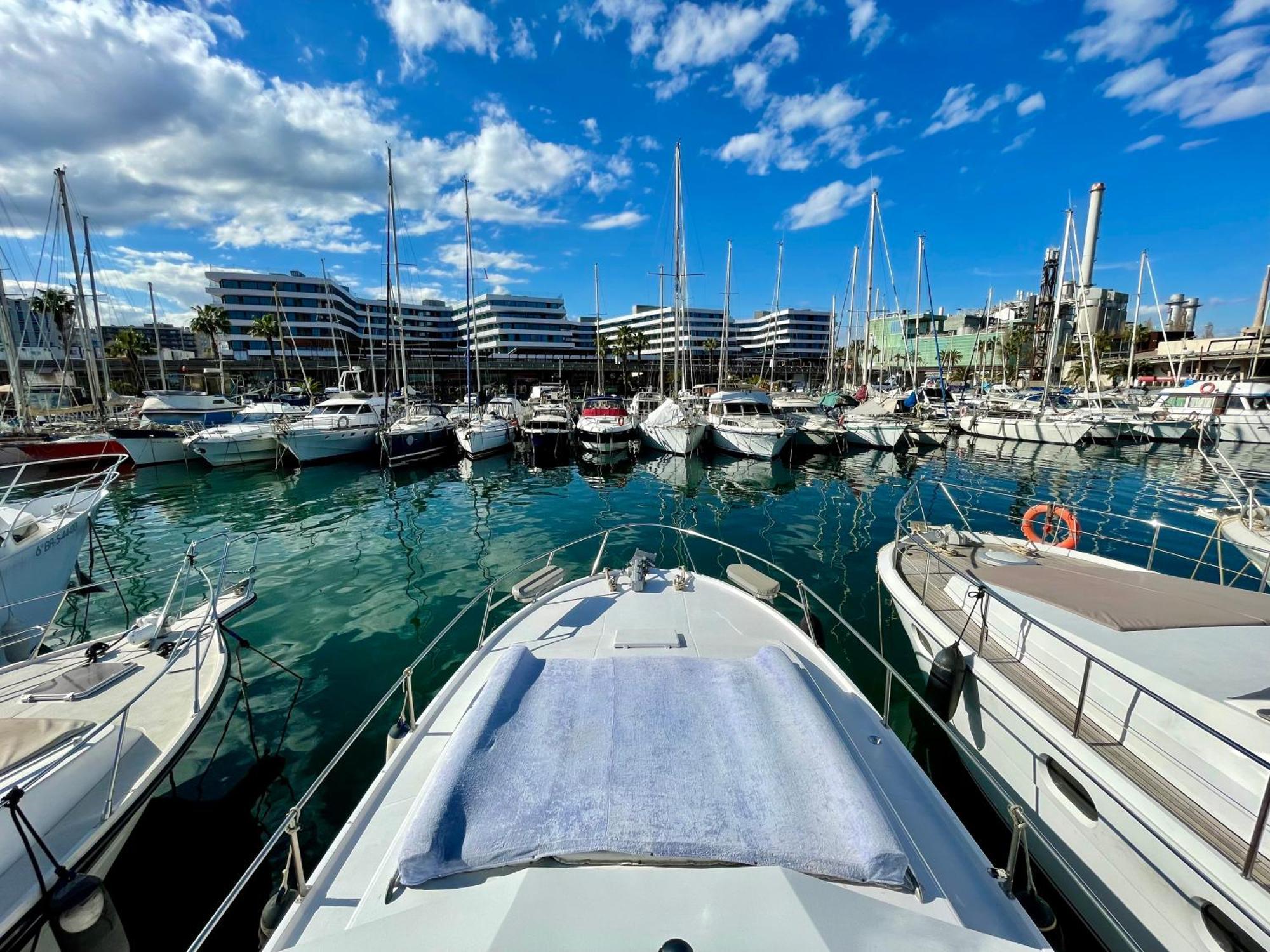 Barco Amplio Con 2 Camarotes / Comfy Boat With 2 Bedrooms - Barcelona Luaran gambar